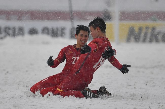 俄罗斯媒体sport25表示，斯卢茨基将成为申花新帅，与他一同加盟的还有教练组成员瓦西里-别列祖茨基和奥列格-雅罗文斯基。